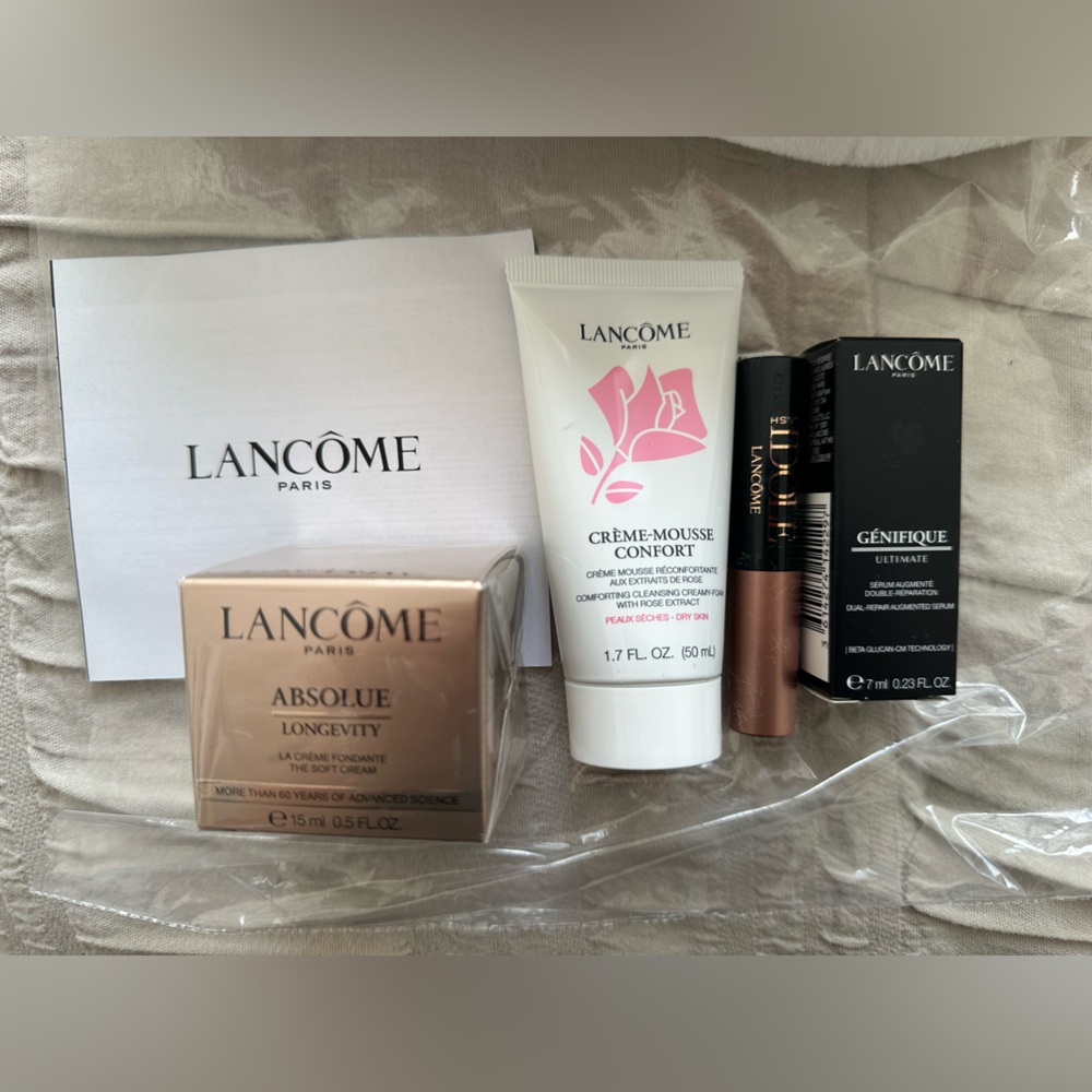 Lancôme White Plush Cosmetic Bag with Pink Logo Patch - Picture 5 of 6